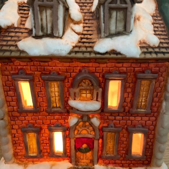 Dickensville Vintage Village Ratcliffe House  2 Story Brick Stone Detail Lighted - Picture 6 of 11